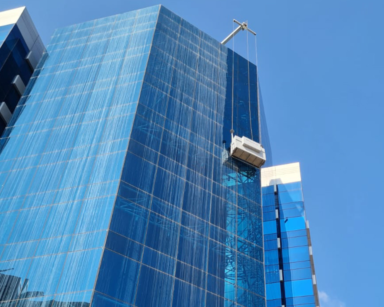 Façade and glass cleaning using BMU with certified operators