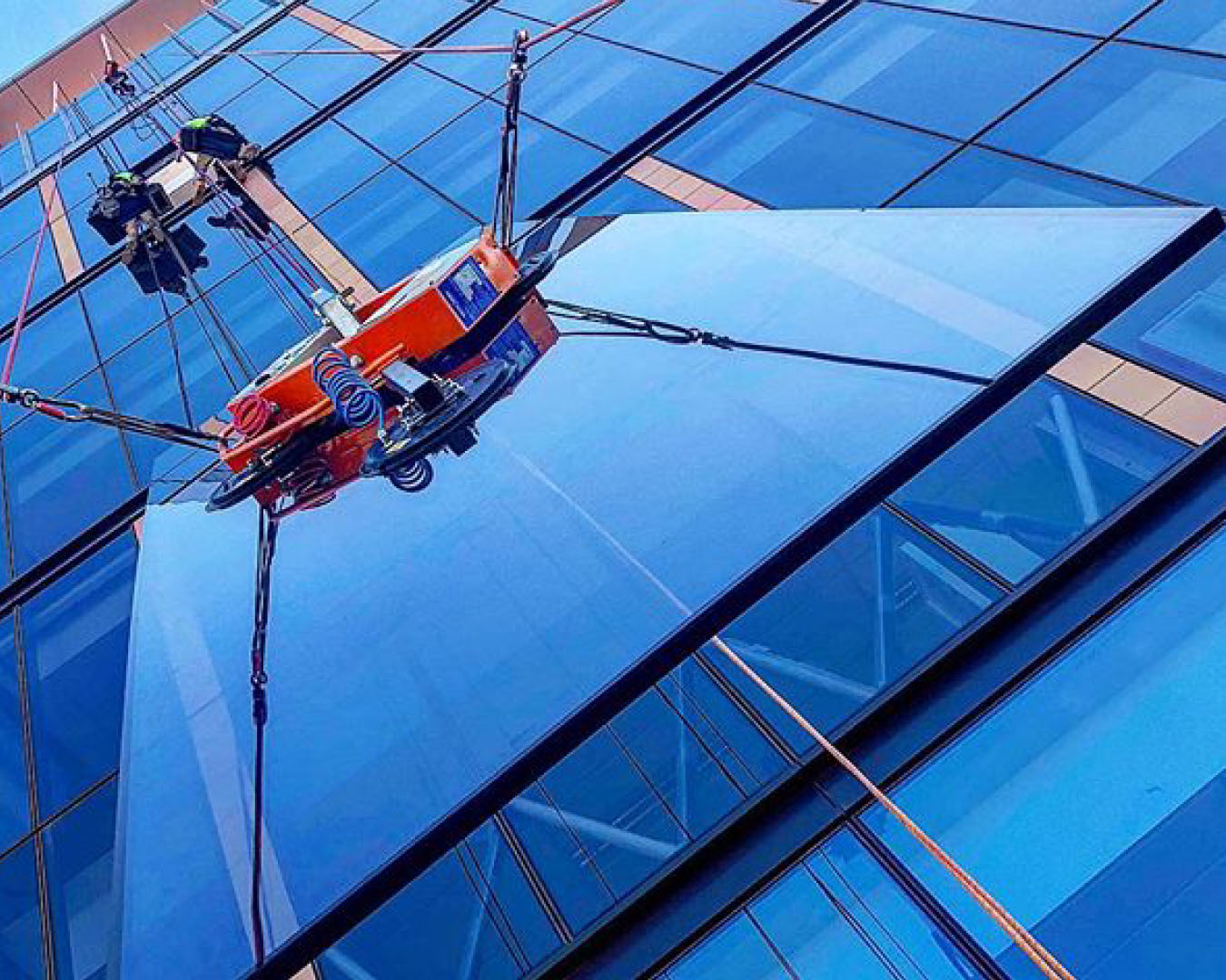 Facade glass installation and removal